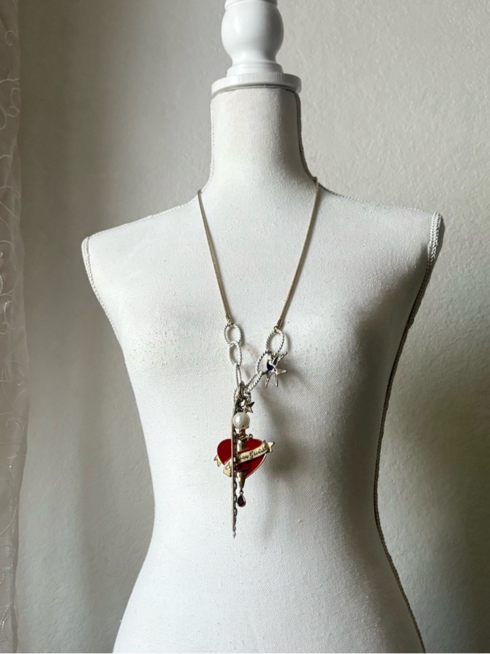 Vintage GUESS long necklace featuring Old school style pendants
